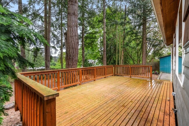 Building Photo - Charming 3 Bed / 1.75 Bath Craftsman-Style...