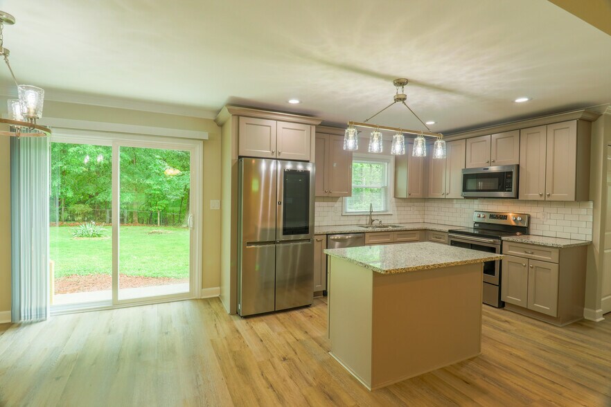 Building Photo - 2608 Meadow Lark Ln