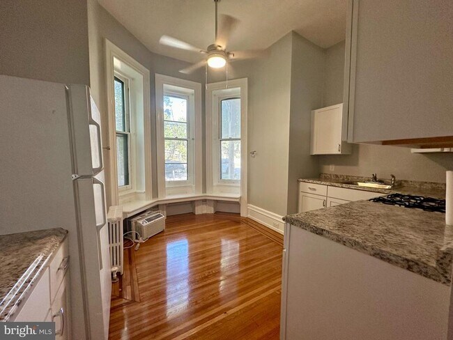 Building Photo - 146 Sumac St