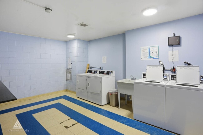 Building Photo - 7301 Willow Springs Rd