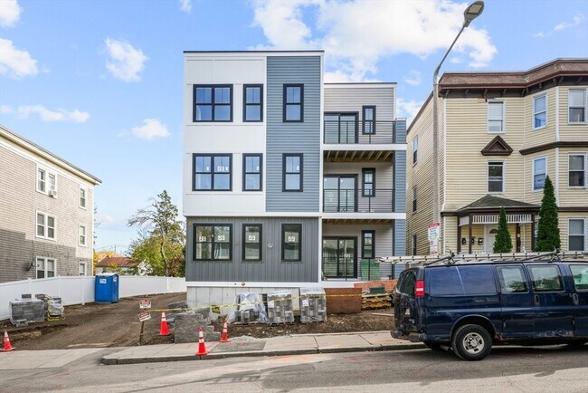 Building Photo - 60 Fuller St
