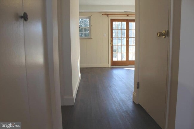 Building Photo - 214 Lexington Rd