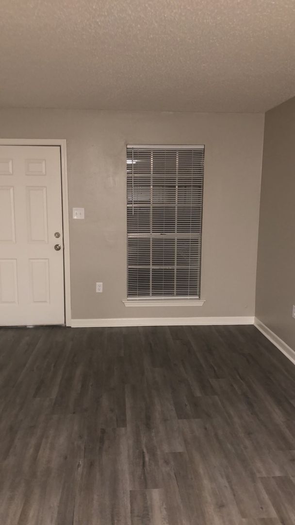 Building Photo - Gonzales area 2BR Units - Starting  at $950