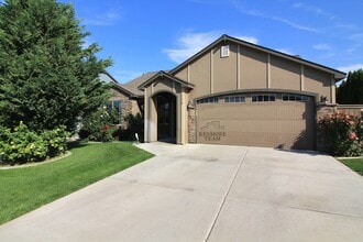 Building Photo - 3 Bed/2 Bath West Kennewick Home