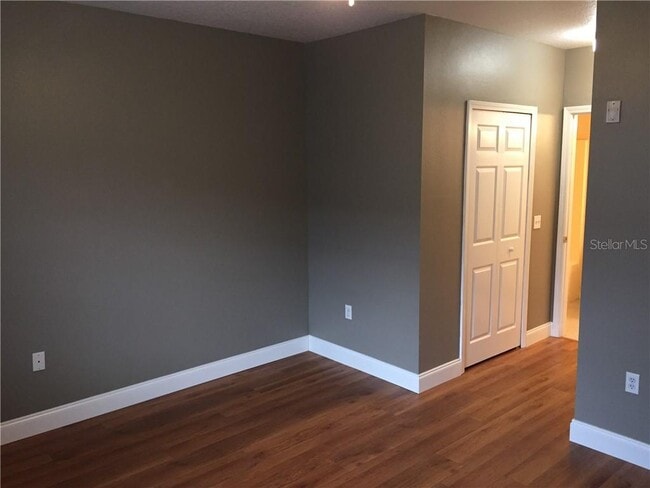 Building Photo - 6413 Hollydale Pl