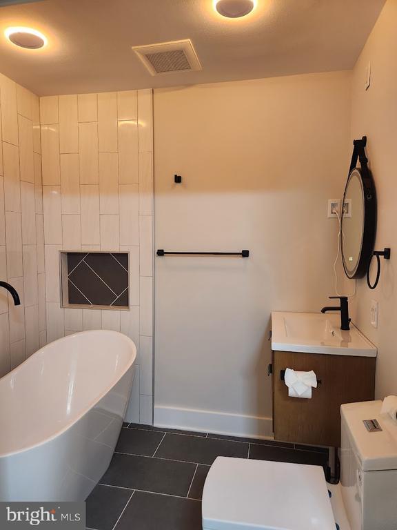 Building Photo - 3202 Banneker Dr NE