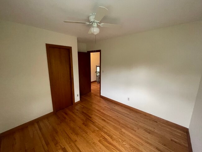 Building Photo - 33 Chestnut St