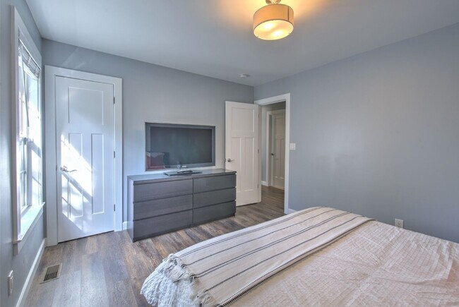 Building Photo - 3 Bed, 2 Bath Home Near Downtown Greenvill...