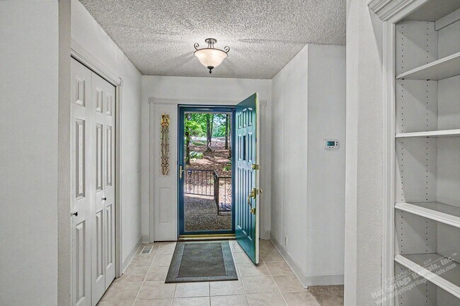 Building Photo - Lake Balboa Area| Home| Unfurnished