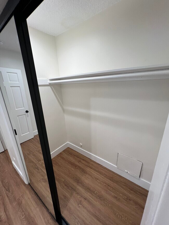 Building Photo - 4325 W 135th St