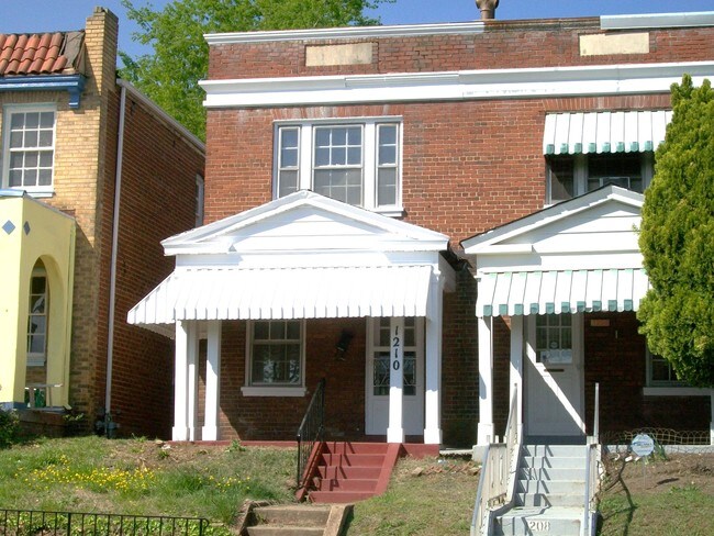 Building Photo - 1210 Wallace St