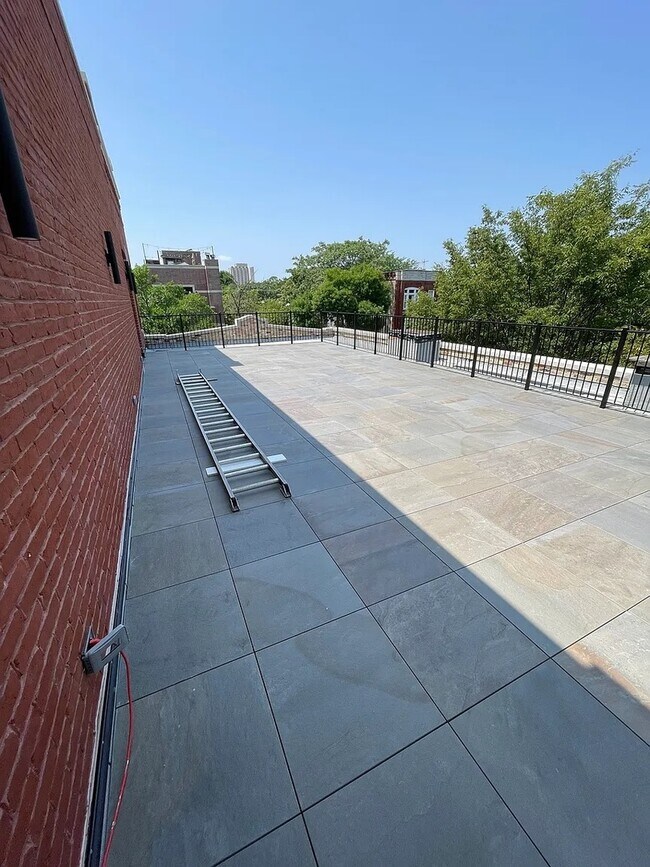 Building Photo - 1057 N Wolcott Ave