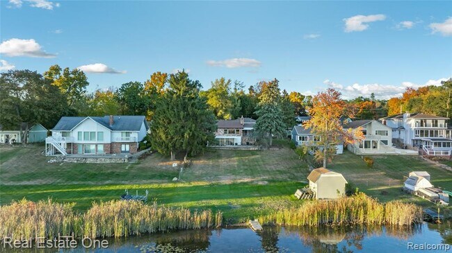 Building Photo - 2739 Lakeridge Ave