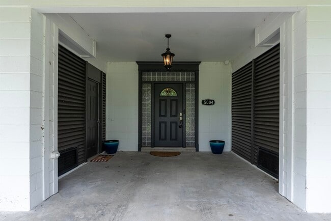 Building Photo - 5004 Cypress Lake Dr