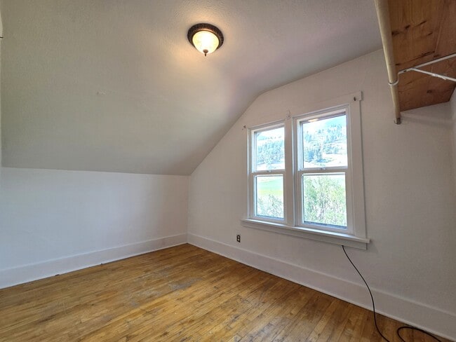 Building Photo - 5782 Bridger Canyon Rd
