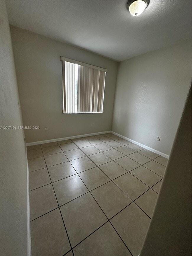 Building Photo - 2812 SE 16th Ave