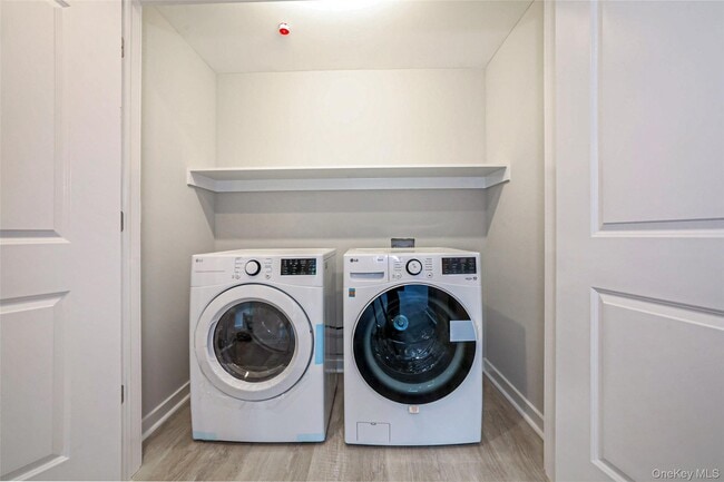 Building Photo - 500 Commerce St