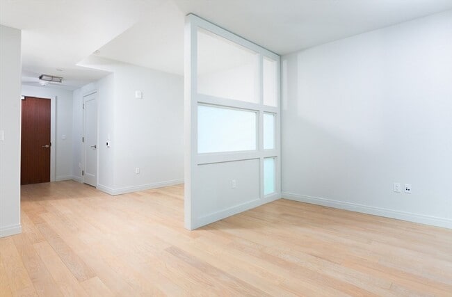 Building Photo - 135 Seaport Blvd