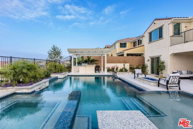 Building Photo - 24407 Clear Creek Pl