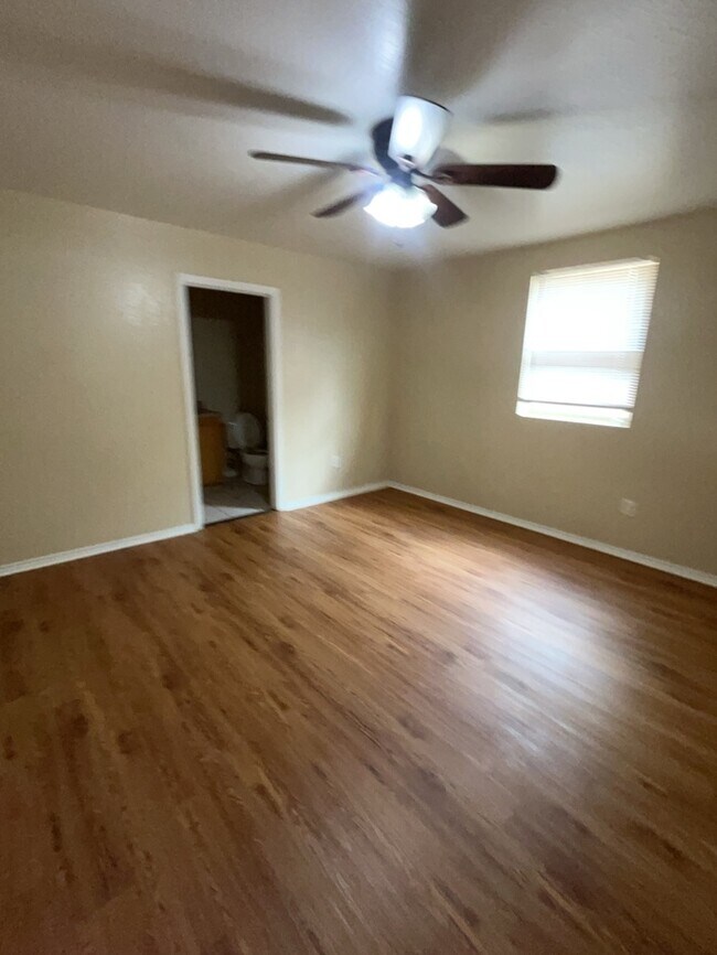 Building Photo - Wonderful 3/2/2 in Granbury ISD