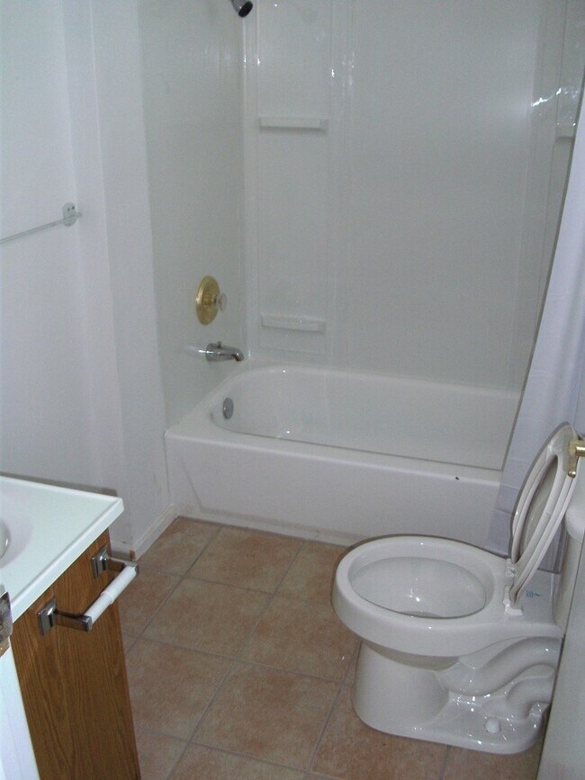 Building Photo - 209 9th St S