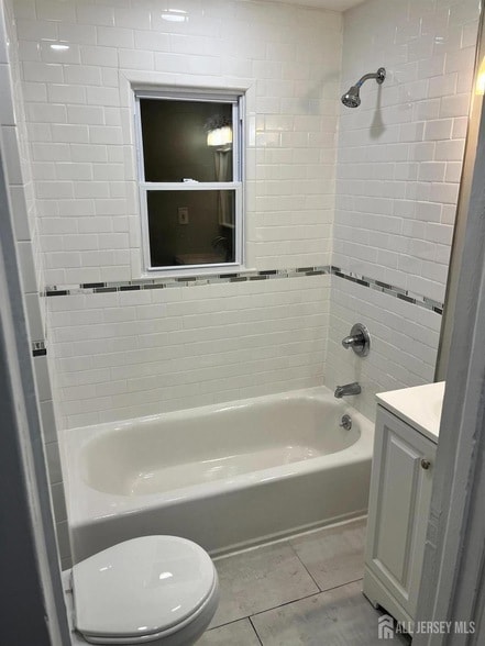 Building Photo - 28 Victoria Ave