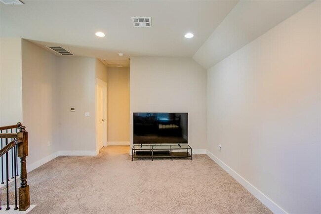 Building Photo - 9711 McKnight Lp