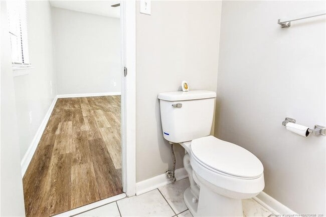 Building Photo - 1089 Essex Pl