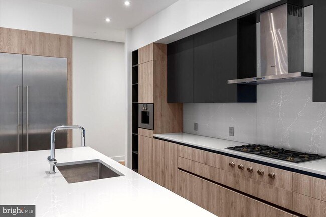 Building Photo - 724 Chestnut St