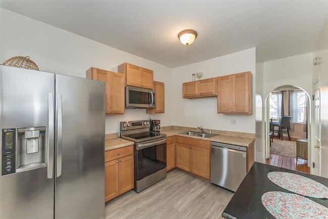 Building Photo - 4992 Botanical Ave