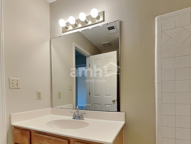 Building Photo - 7562 Sandy Brook Cv