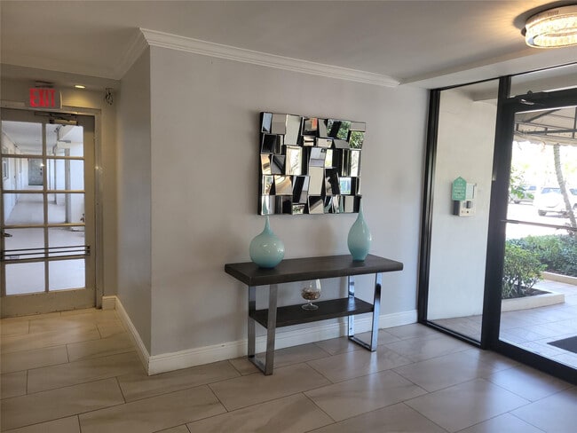 Building Photo - 2671 S Course Dr