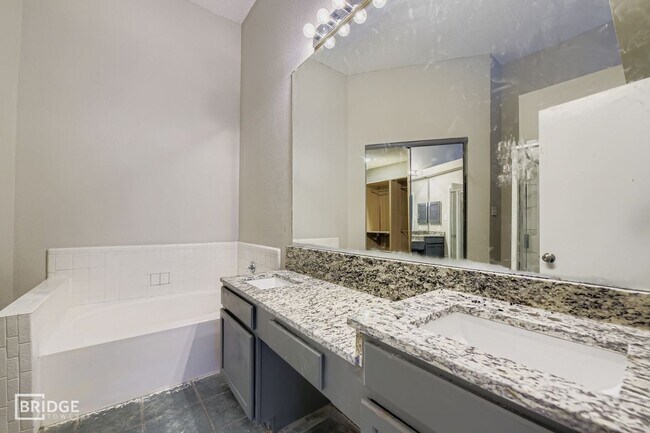 Building Photo - 1322 Jasmine Dr