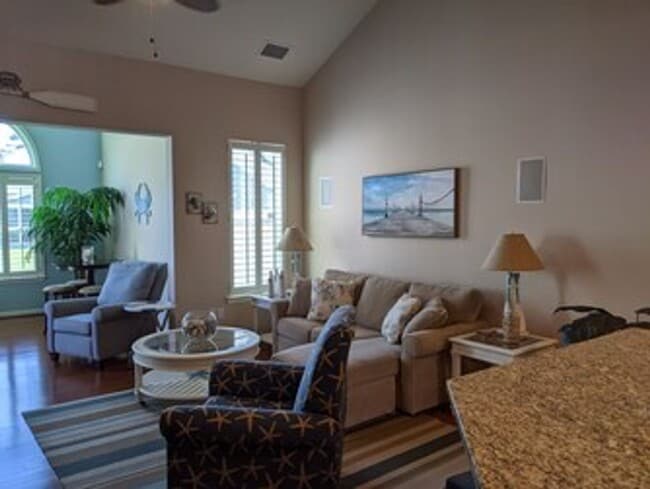 Building Photo - 37024 Fairway Dr