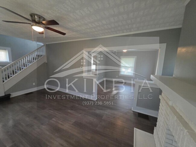 Building Photo - 1815 Catalpa Dr.