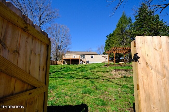 Building Photo - 548 Murray Rd NW