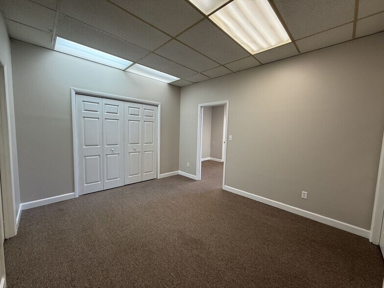 Building Photo - 311 N Jackson St