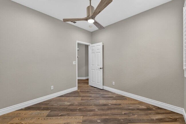 Building Photo - 1647 Gateway Dr