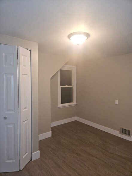 Building Photo - 8715 Ridge St