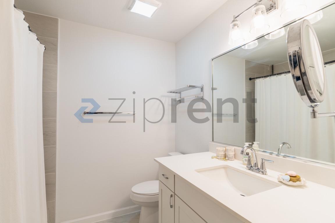 Building Photo - Unit 203