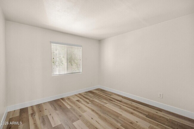 Building Photo - 740 W Elm St