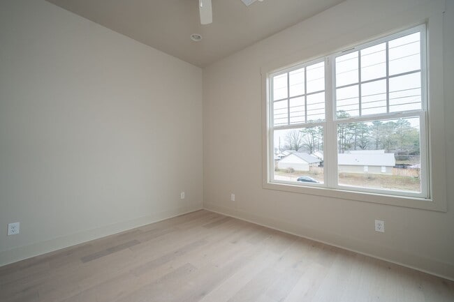 Building Photo - 3BR/3BA For Rent