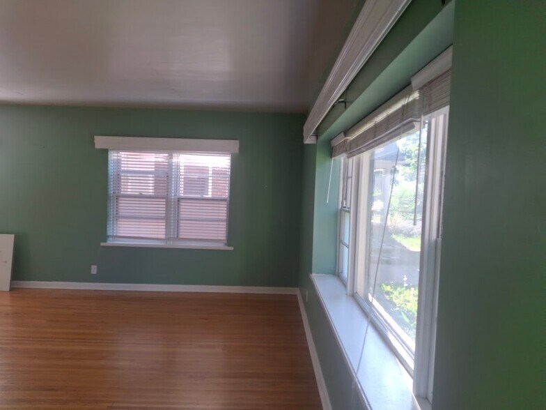 Building Photo - 768 E 900 S