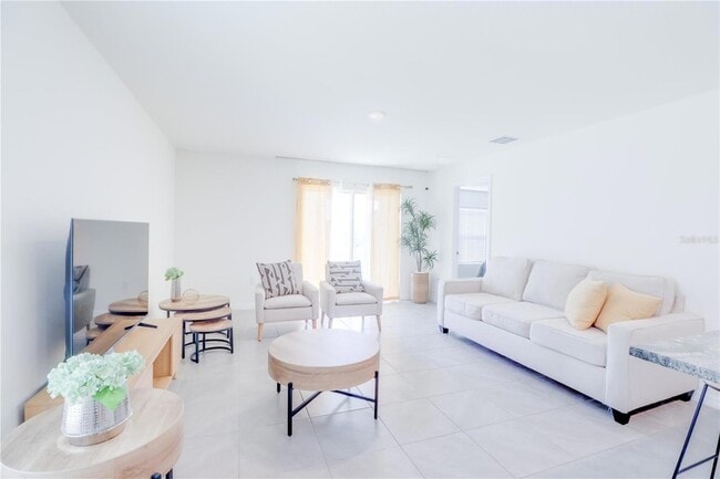 Building Photo - 8695 SW 46th Ave