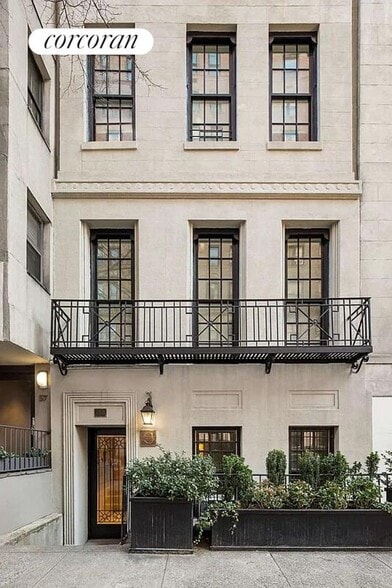 Building Photo - 59 E 75th St
