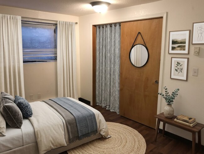 Building Photo - Spacious 1BR w/ Off-Street Parking | Quiet 4-Unit Building + Pet Friendly