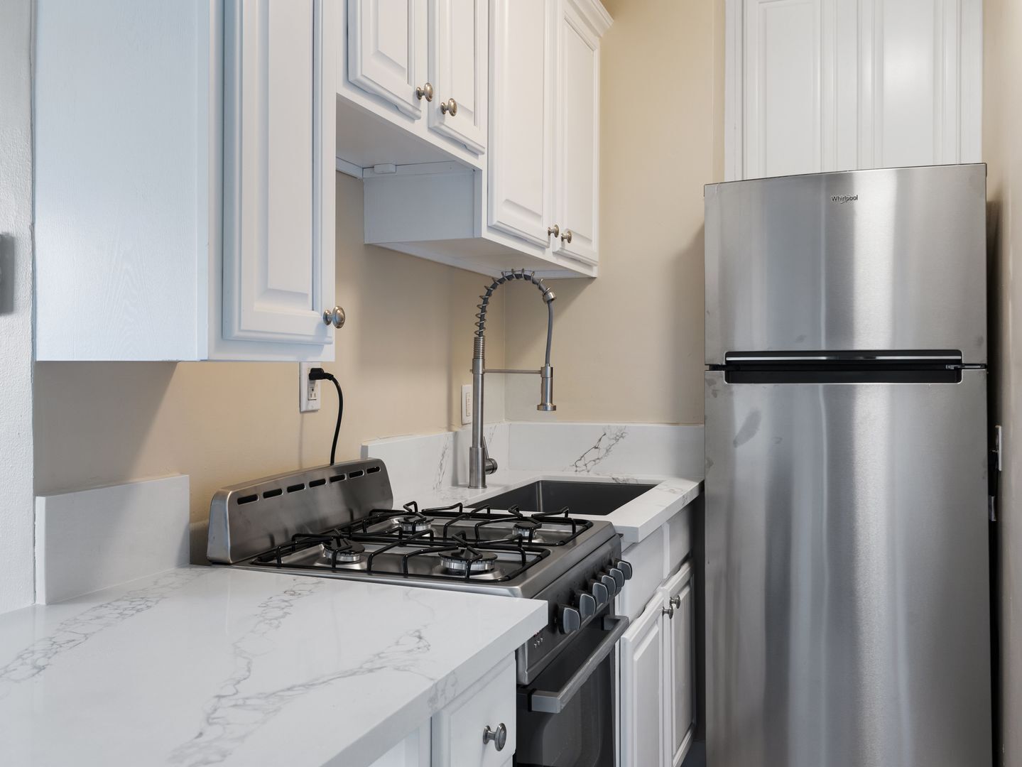 Building Photo - 1620 E Appleton St