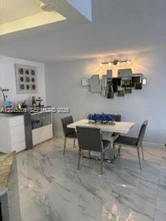 Building Photo - 9686 Fontainebleau Blvd