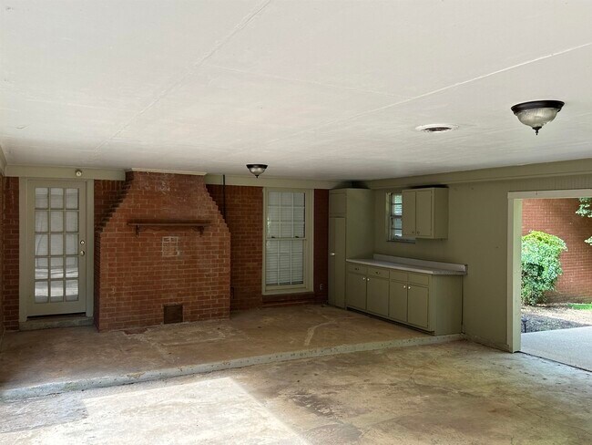 Building Photo - 8009 Farmington Blvd