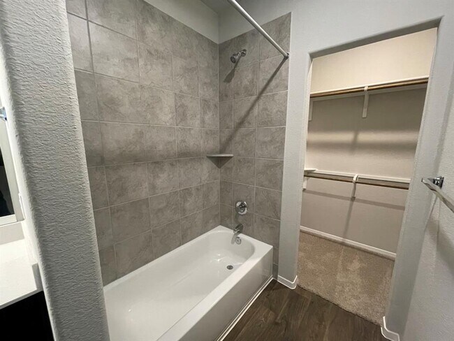 Building Photo - 148 Free Stone Dr